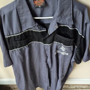 Men's Casual Button-Down Shirt in Gray and Black